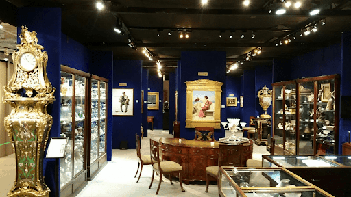 Customer Story: How M.S. Rau Antiques in New Orleans Acquires Affluent Clientele 4 Paints and Table in Museum
